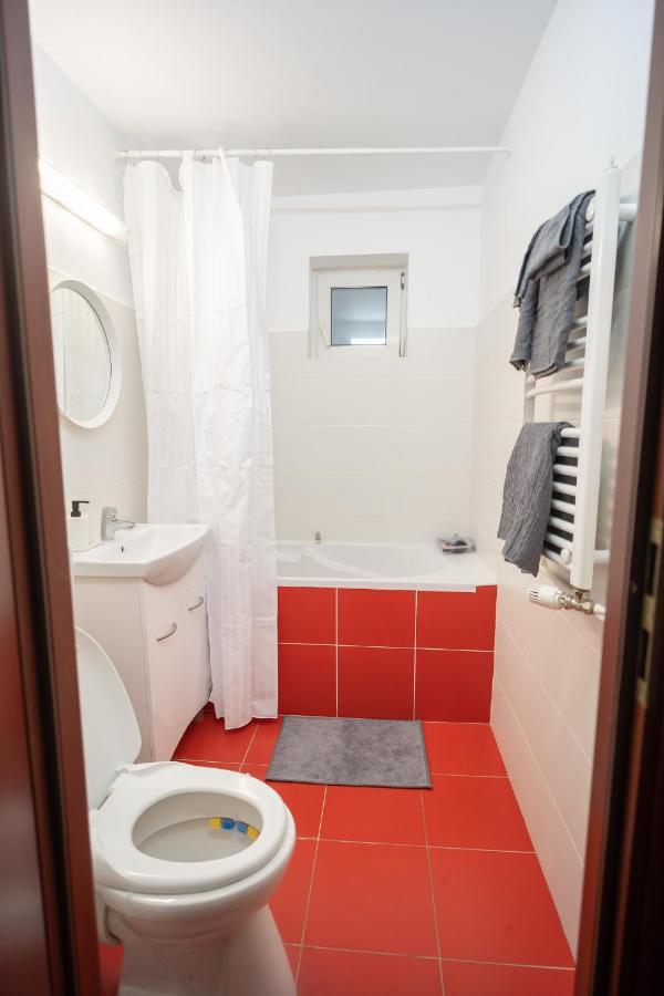 Spacious 2Br Dristor Apartment 布加勒斯特 外观 照片