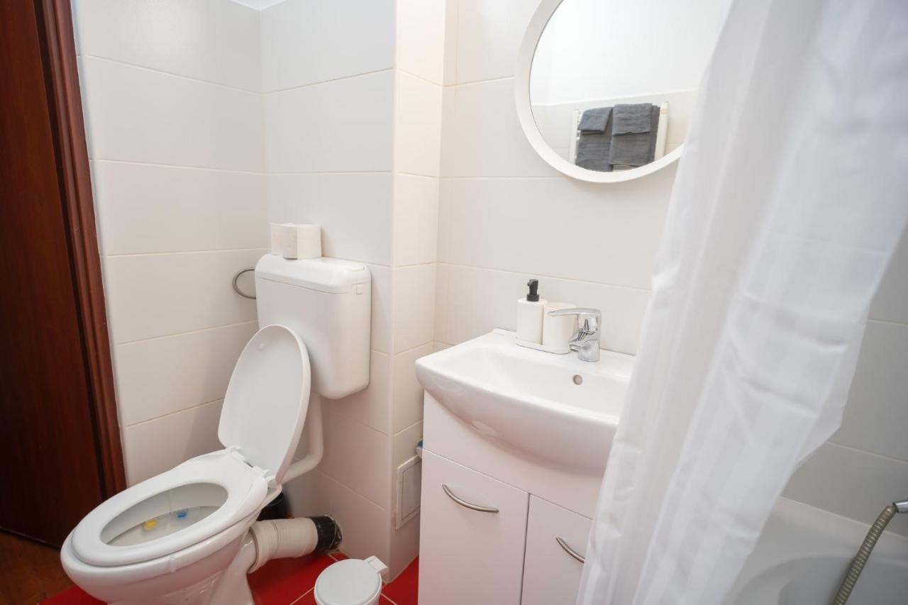 Spacious 2Br Dristor Apartment 布加勒斯特 外观 照片